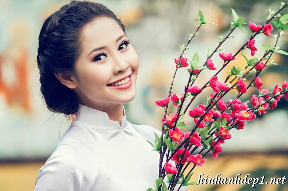 Ảnh nền thiếu nữ Việt diện áo dài ngày tết 10
