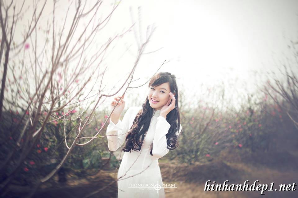 Ảnh nền thiếu nữ Việt diện áo dài ngày tết 11