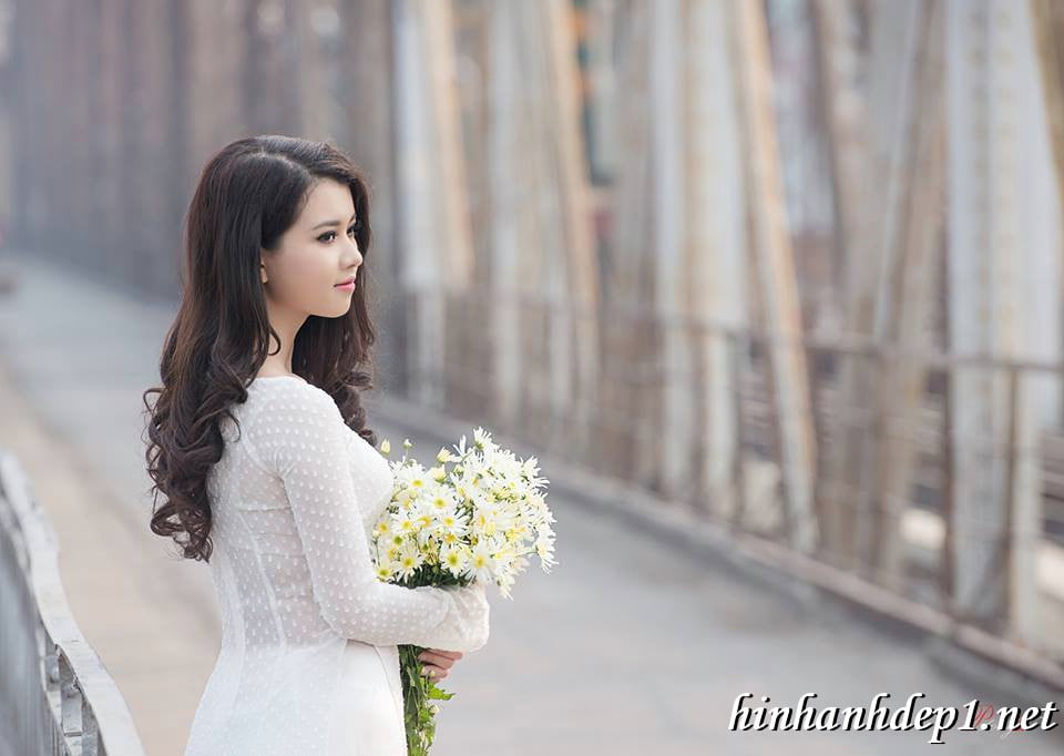 Ảnh nền thiếu nữ Việt diện áo dài ngày tết 6