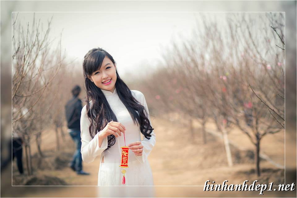 Ảnh nền thiếu nữ Việt diện áo dài ngày tết 8