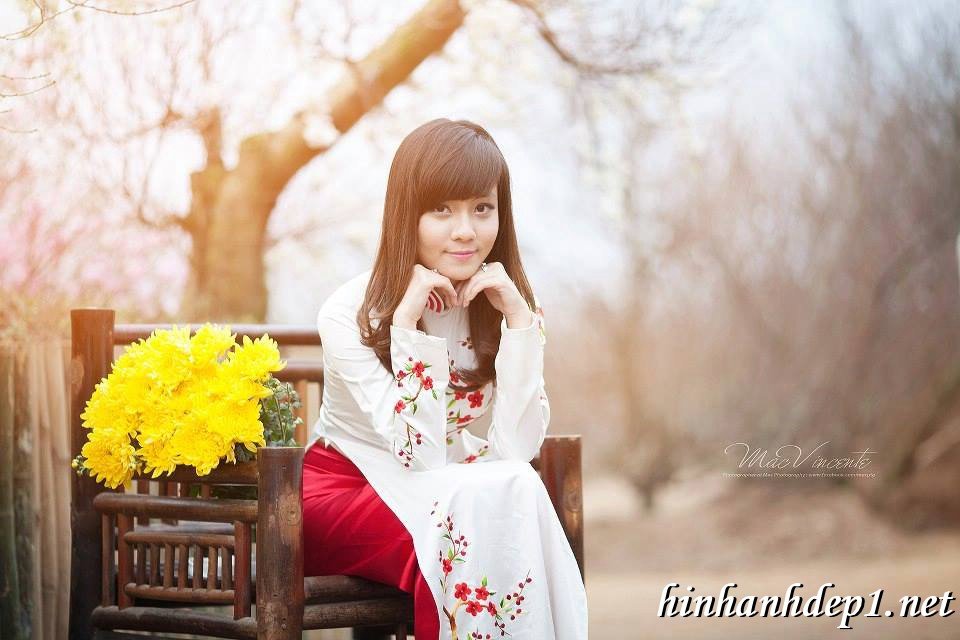Ảnh nền thiếu nữ Việt diện áo dài ngày tết 9