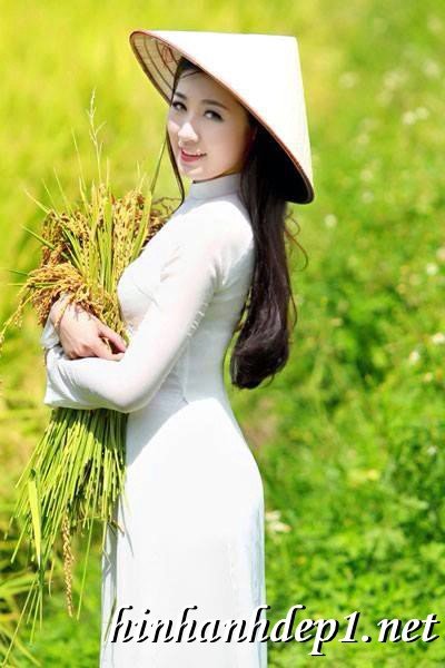 Ngắm hình ảnh những tà áo dài Việt Nam trong không khí tết nguyên đán cổ truyền: