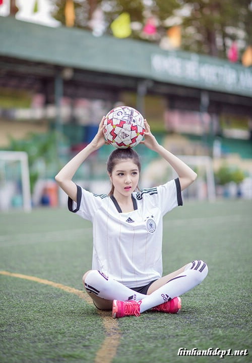 anh-hotgirl-lilly-luta-xinh-dep-trong-mua-world-cup (3)