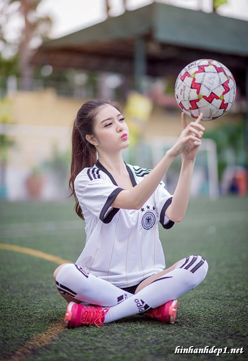 anh-hotgirl-lilly-luta-xinh-dep-trong-mua-world-cup (5)