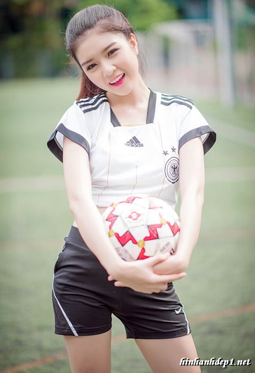 anh-hotgirl-lilly-luta-xinh-dep-trong-mua-world-cup (7)