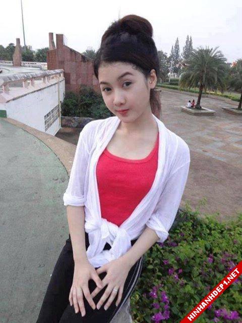 soi-dong-cung-world-cup-voi-hinh-anh-de-thuong-cua-cac-hotgirl (18)