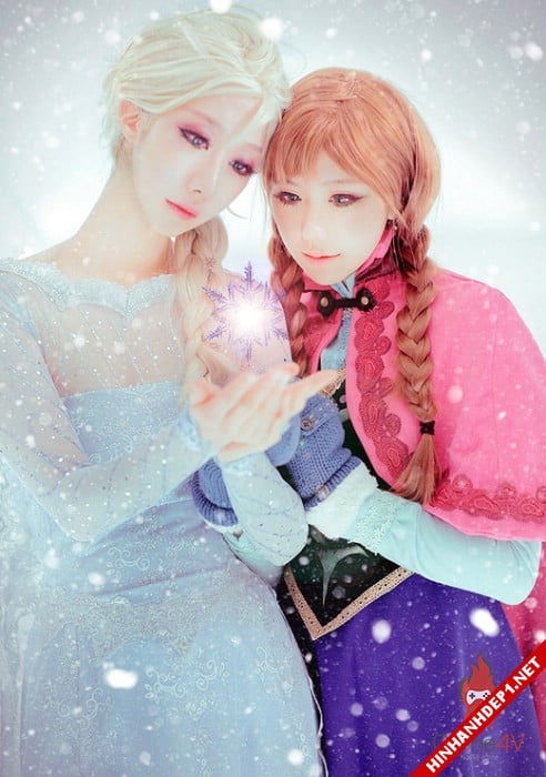 phim-frozen-va-hinh-anh-nu-cosplay-xinh-dep (1)