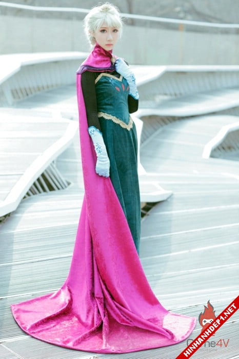 phim-frozen-va-hinh-anh-nu-cosplay-xinh-dep (4)