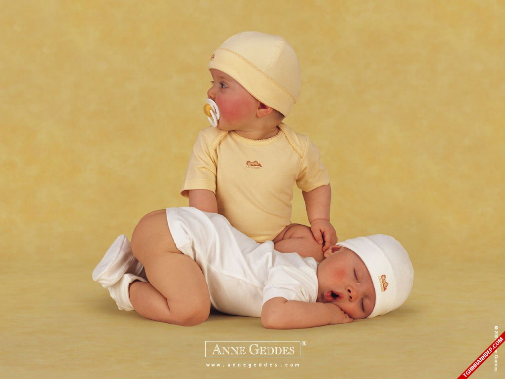 Hình nền đẹp về những em bé đáng yêu như thiên thần