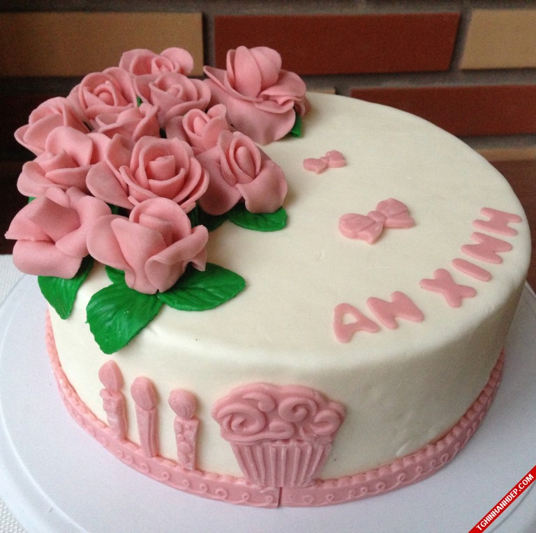 Gợi ý món quà 8-3 ý nghĩa với bánh kem ngọt ngào