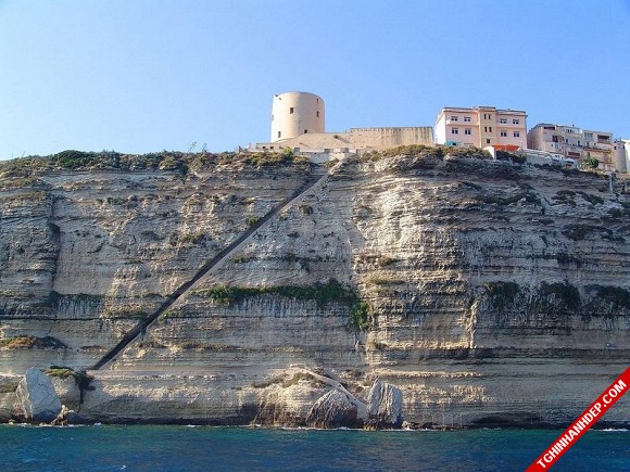 Đến Corsica và khám phá cầu thang lên thiên đường tuyệt đẹp