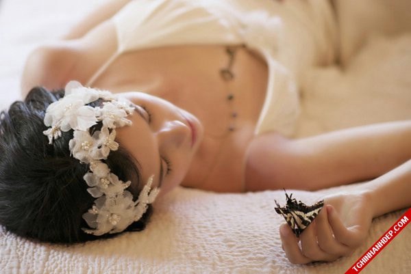 Gợi ý mẫu hoa cài tóc cổ điển đẹp cho cô dâu