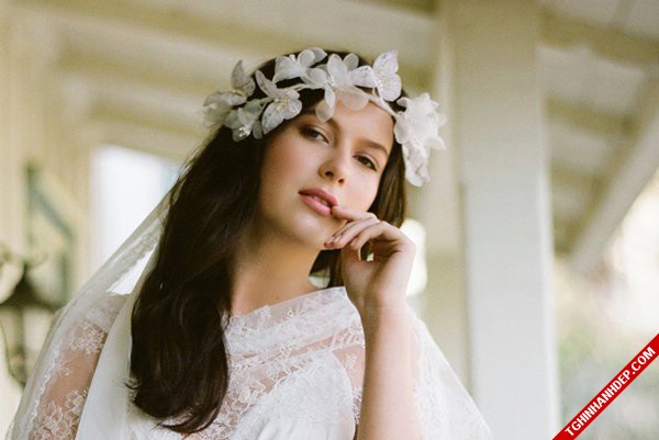 Gợi ý mẫu hoa cài tóc cổ điển đẹp cho cô dâu