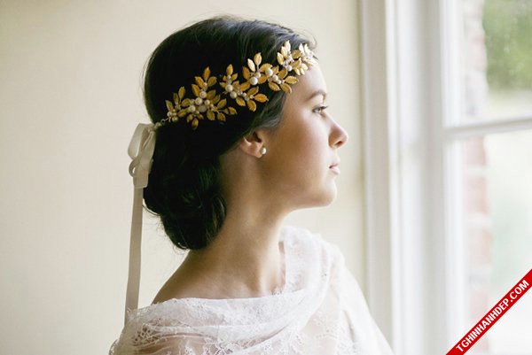 Gợi ý mẫu hoa cài tóc cổ điển đẹp cho cô dâu