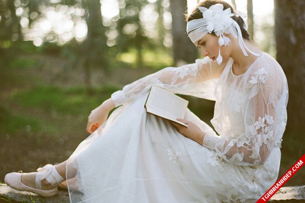 Gợi ý mẫu hoa cài tóc cổ điển đẹp cho cô dâu