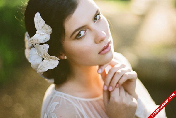 Gợi ý mẫu hoa cài tóc cổ điển đẹp cho cô dâu