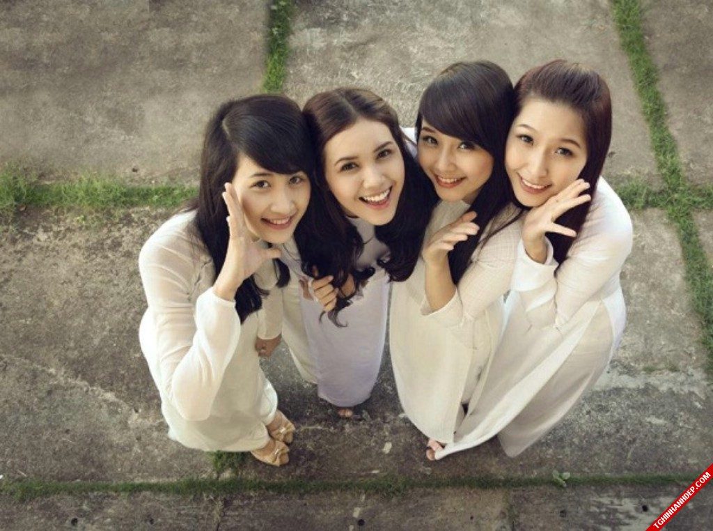 Xinh tươi trong tà áo dài Việt