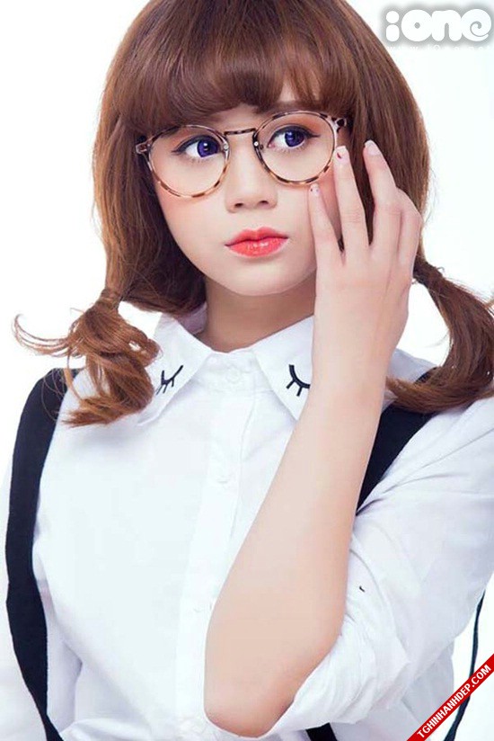 Tạo hình đáng yêu với cặp mắt kính