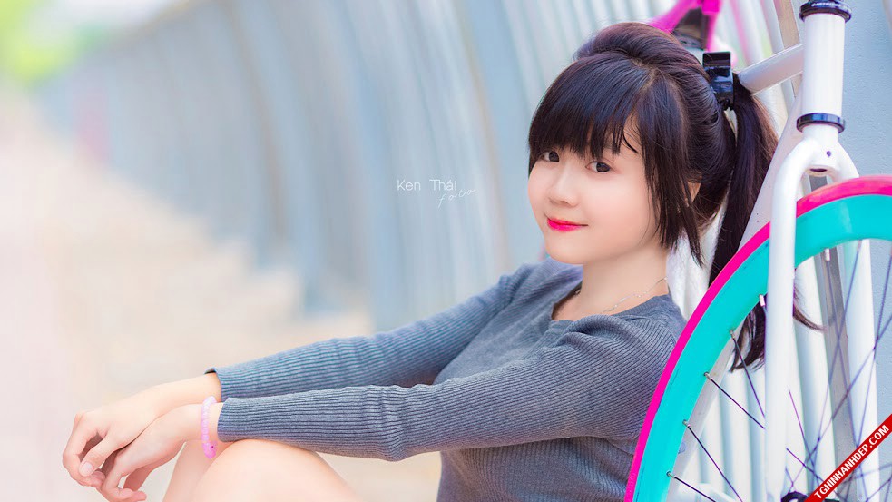 Hình ảnh hot girl xinh xắn bên xe đạp