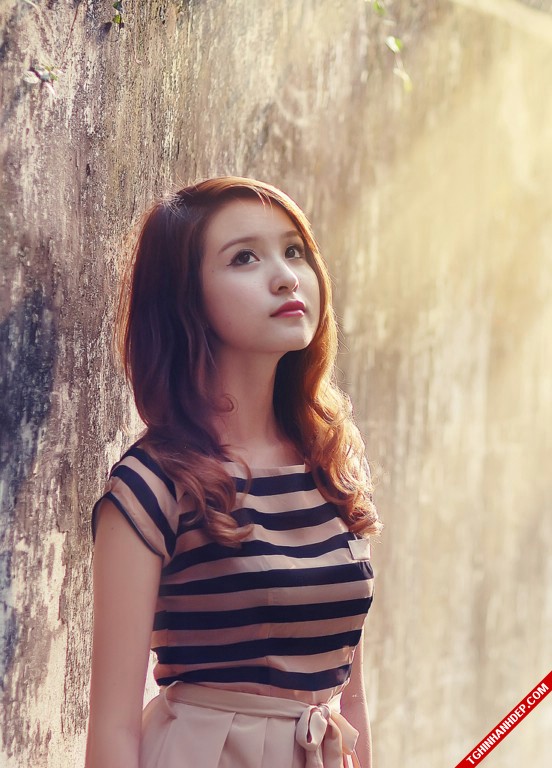 Hot girl 9x xinh đẹp với góc chụp nghiêng